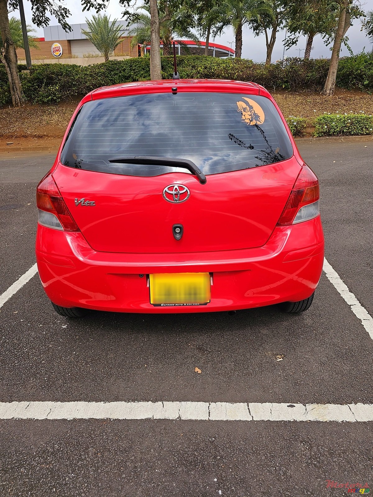 2009' Toyota Vitz photo #3