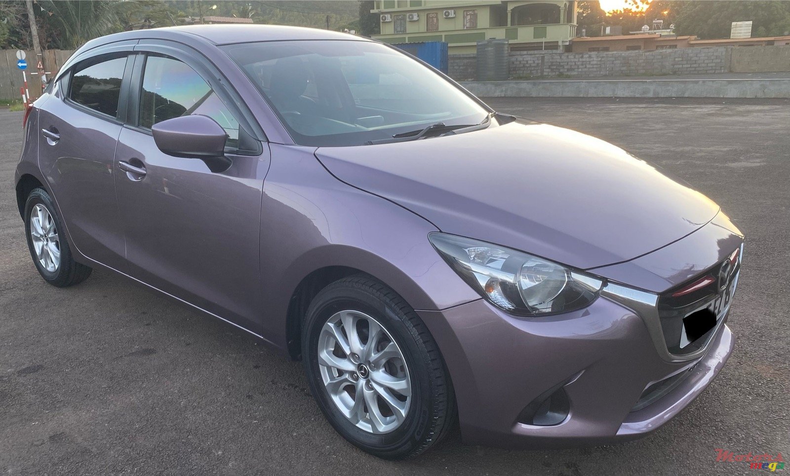 2015' Mazda 2 Sky-Active photo #2