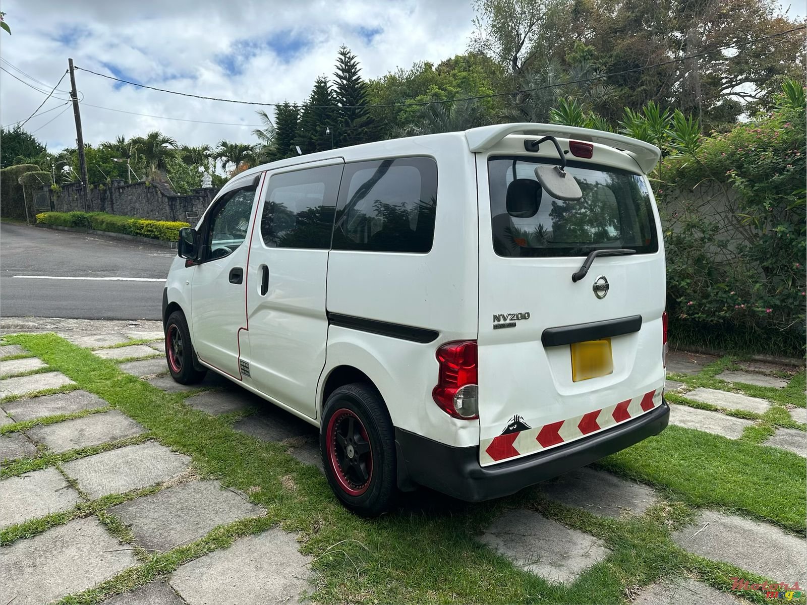 2011' Nissan NV200 photo #4
