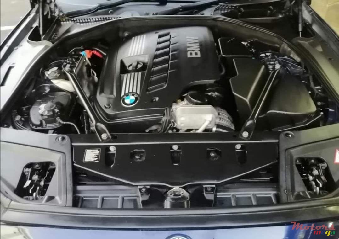 2011' BMW 523 photo #4