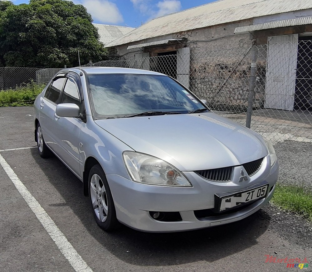 2005' Mitsubishi Lancer photo #3