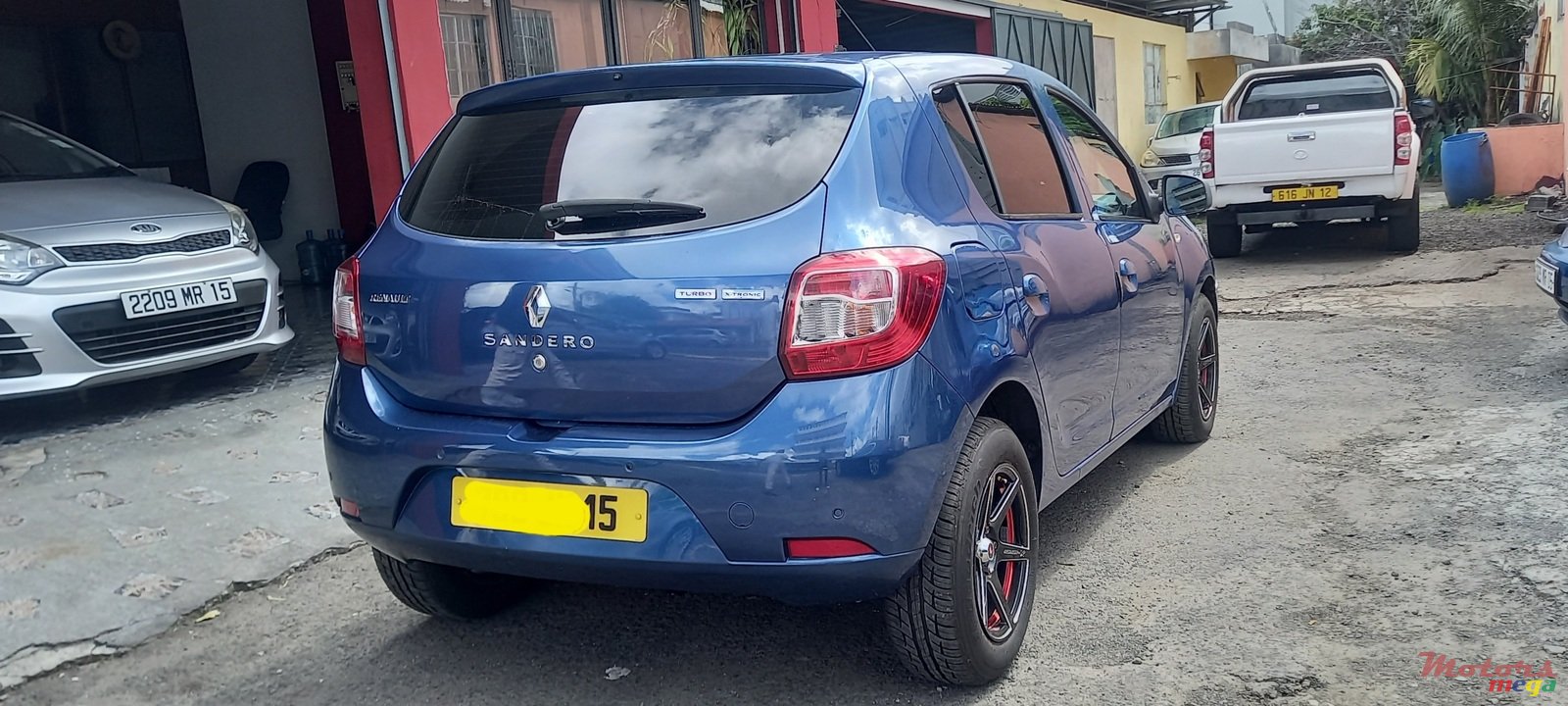 2015' Renault Sandero photo #2