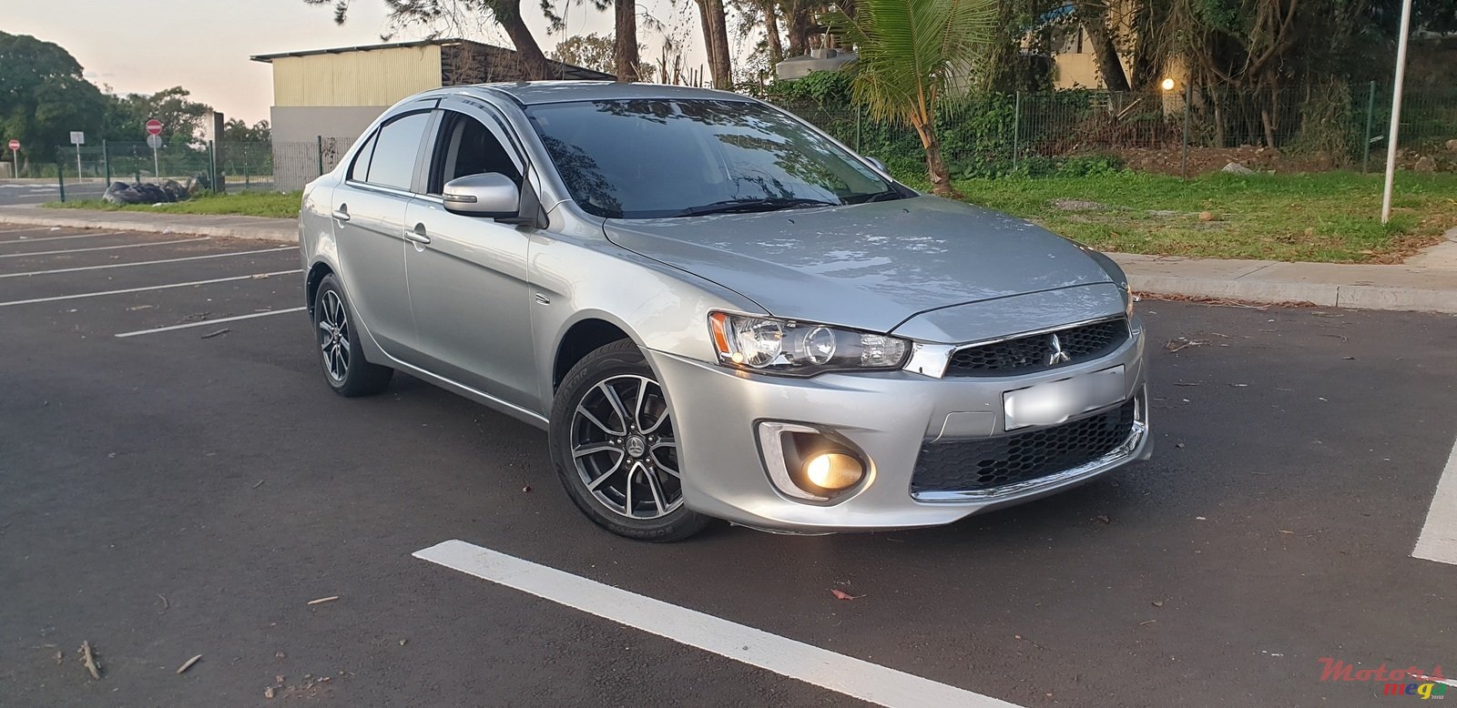 2016' Mitsubishi Lancer EX photo #1