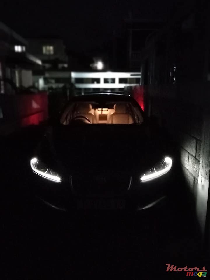 2013' Jaguar XF photo #2