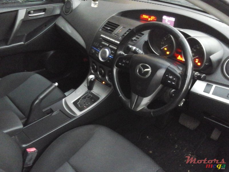 2009' Mazda Axela photo #3