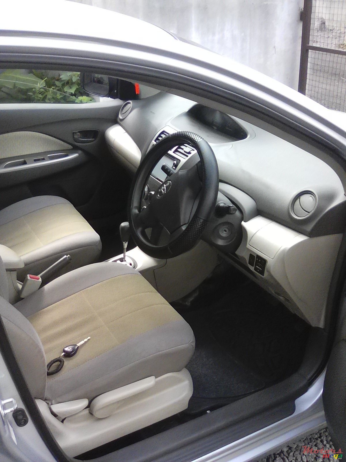 2009' Toyota Belta photo #6