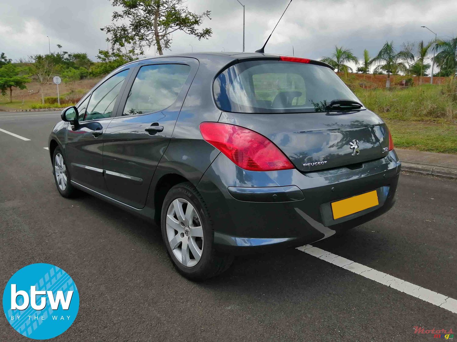 2011' Peugeot 308 photo #2