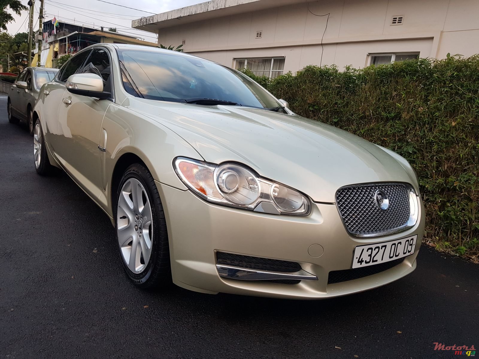 2009' Jaguar XF LIMITED photo #1