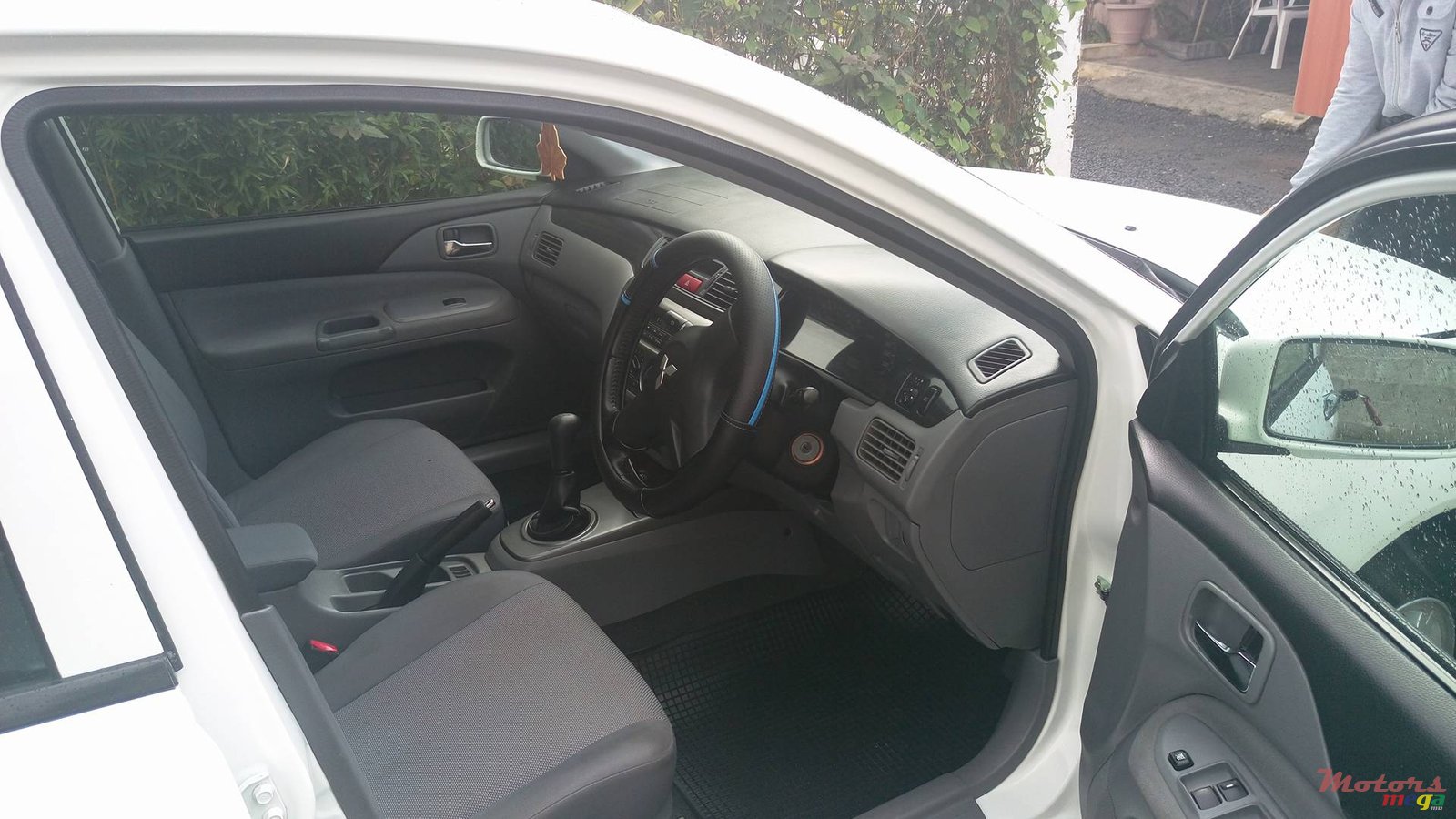 2009' Mitsubishi Lancer GLX photo #6