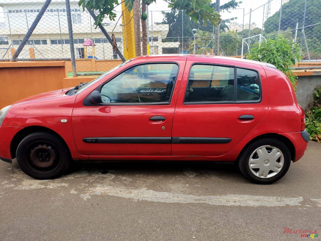 2005' Renault Clio photo #3