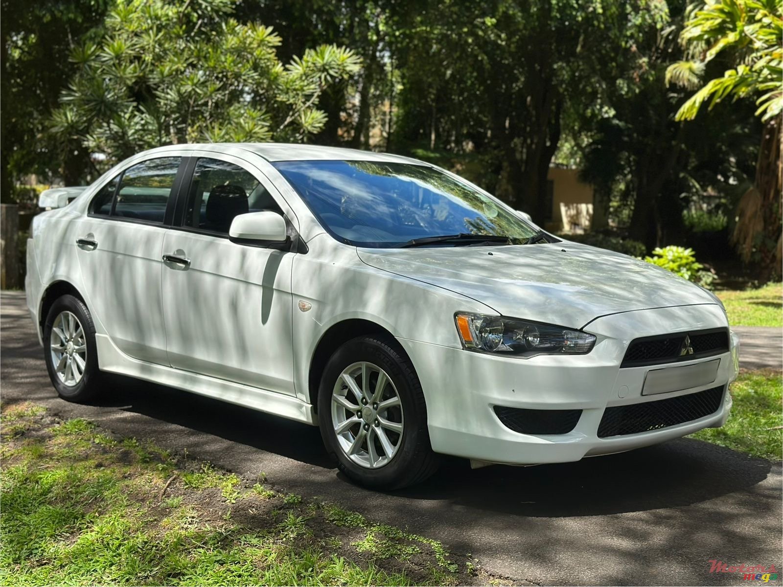 2015' Mitsubishi Lancer Ex photo #1