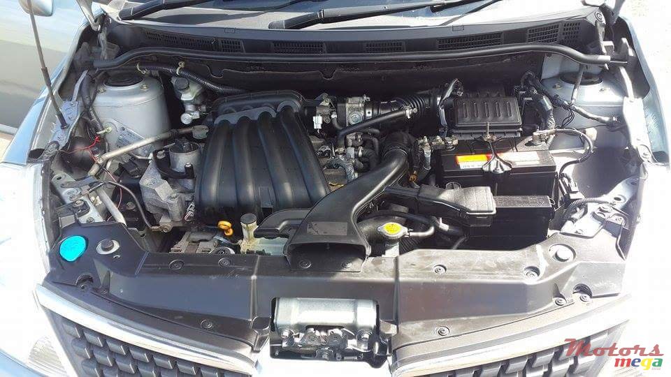 2005' Nissan Tiida Hatchback  photo #6