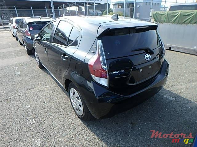 2016' Toyota Aqua photo #2