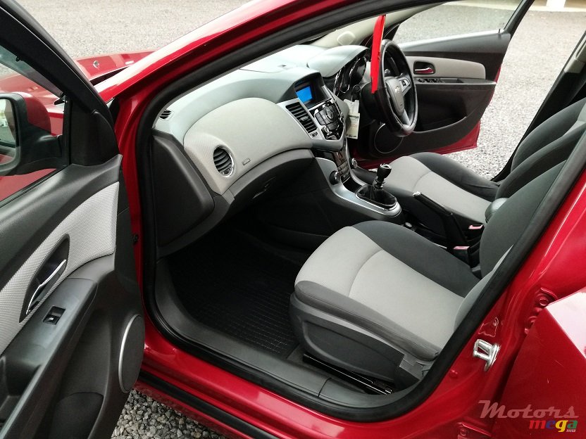 2010' Chevrolet Cruze LT Manual 1.6L photo #4