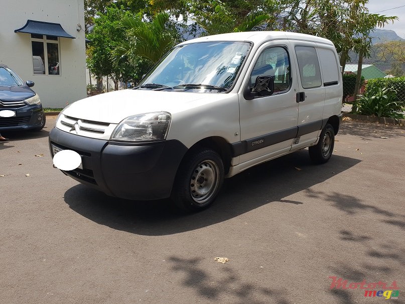 2011' Citroen Berlingo photo #4