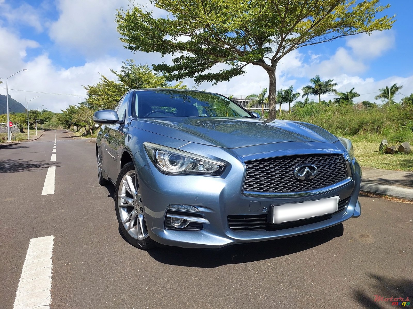 2017' Infiniti Q50 sport photo #1