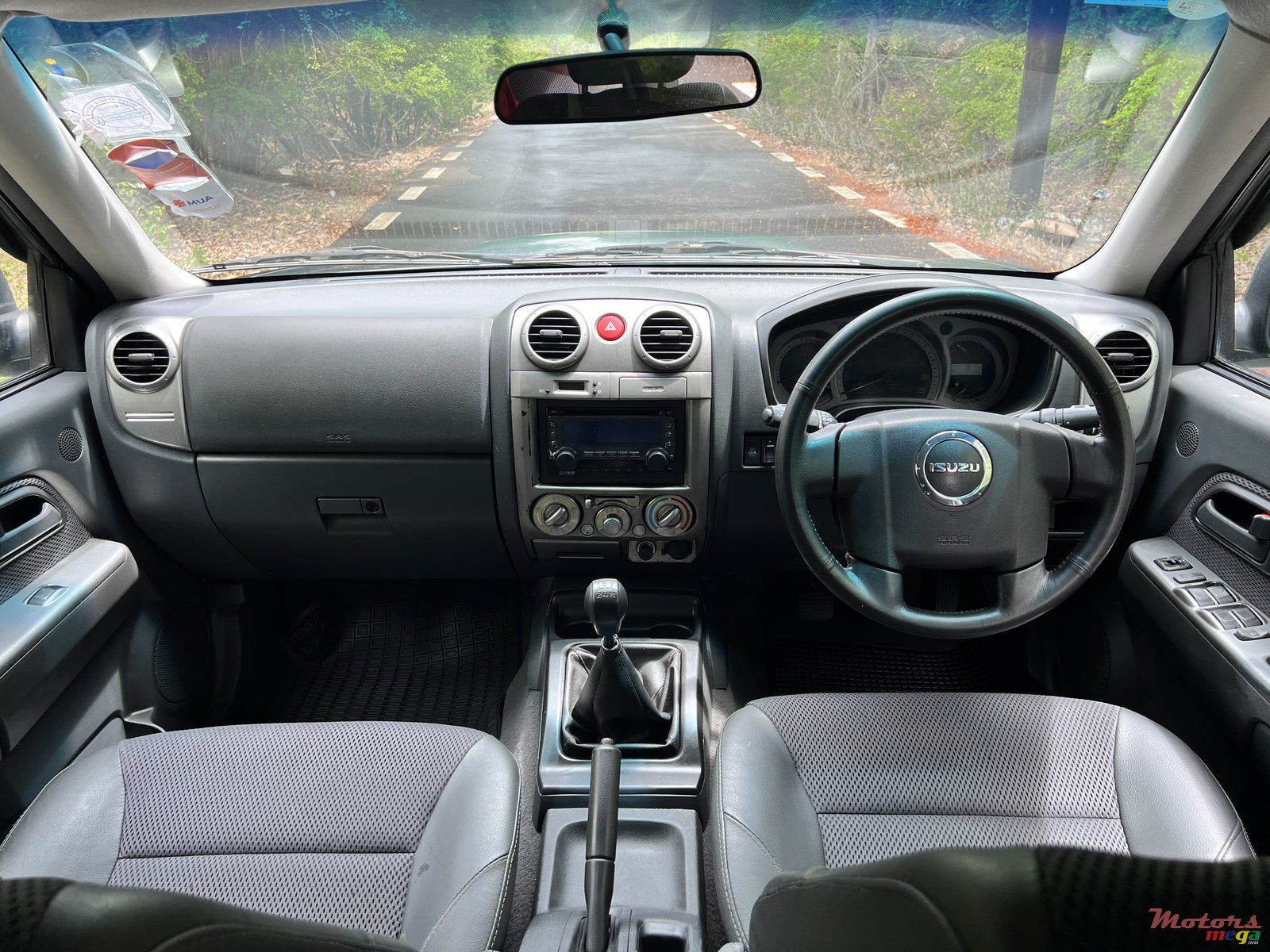 2010' Isuzu D-Max photo #5