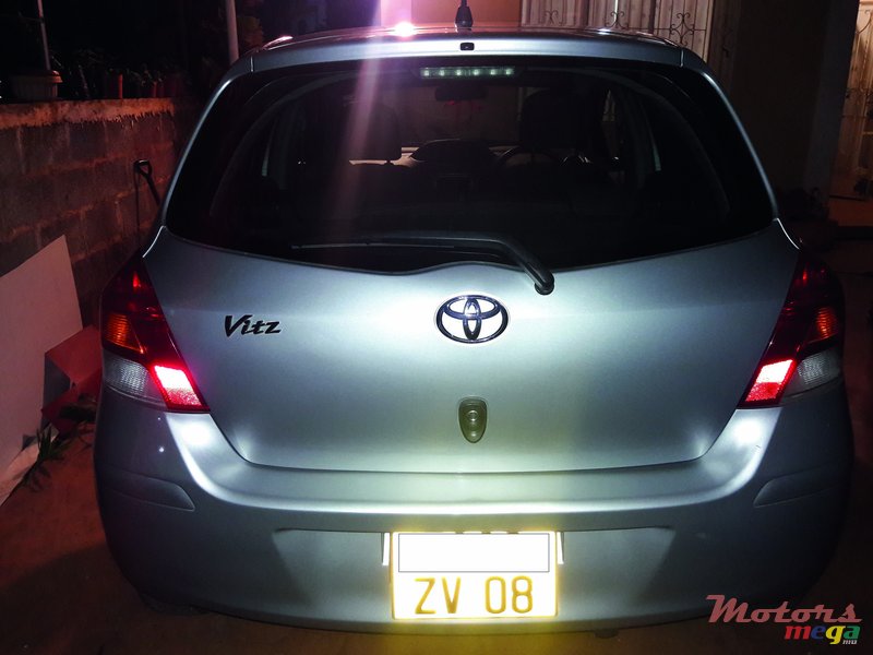 2008' Toyota Vitz photo #2