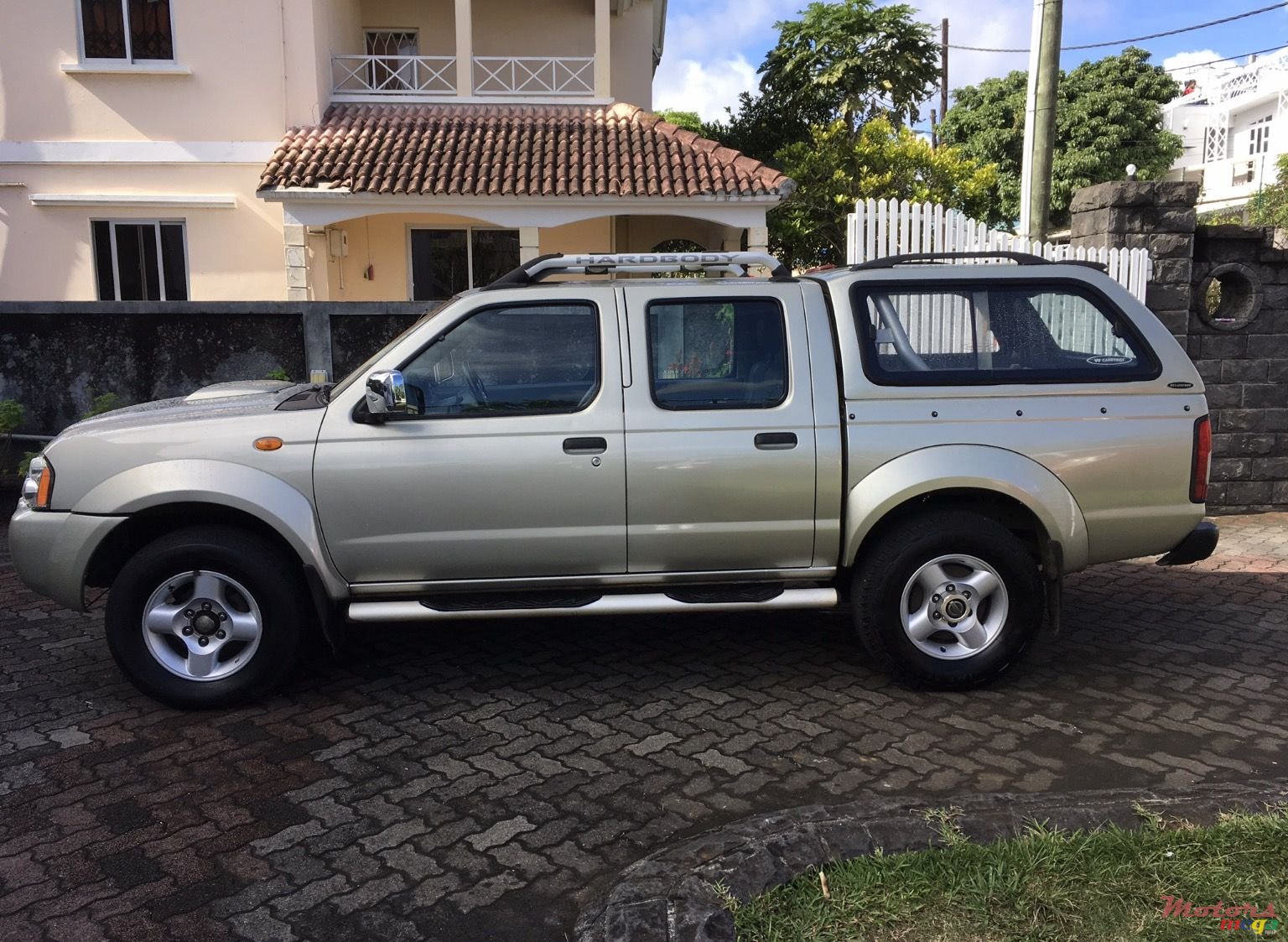 2009' Nissan photo #1