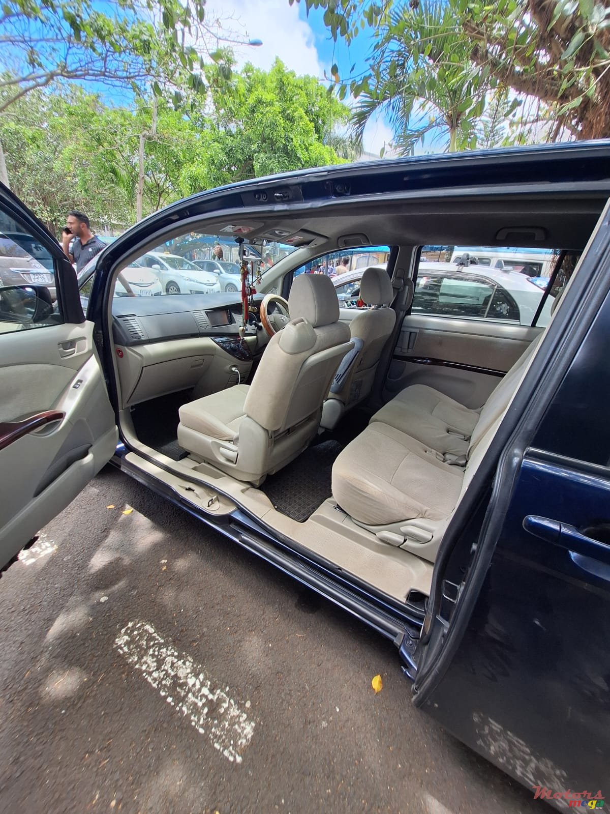 2016' Toyota Isis photo #2