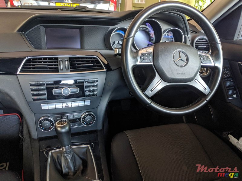 2014' Mercedes-Benz C-Class photo #2