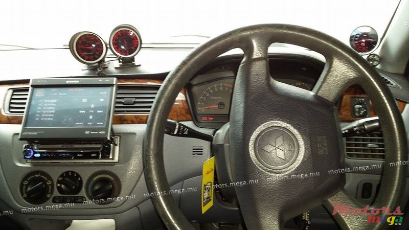 2003' Mitsubishi photo #3