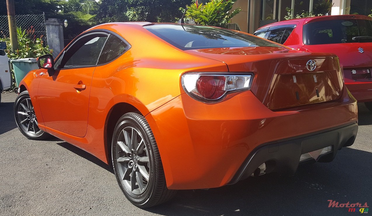 2012' Toyota GT86 photo #2