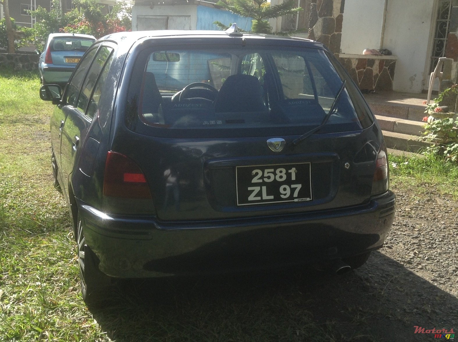 2004' Toyota Starlet photo #3