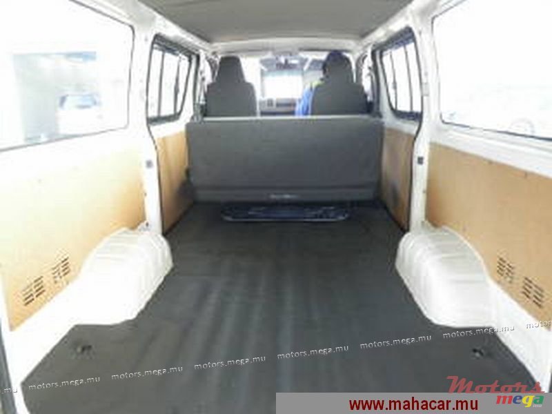 2010' Toyota Hiace photo #3