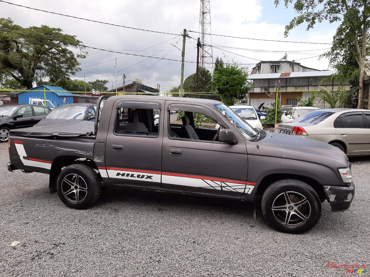 2002' Toyota Hilux photo #5