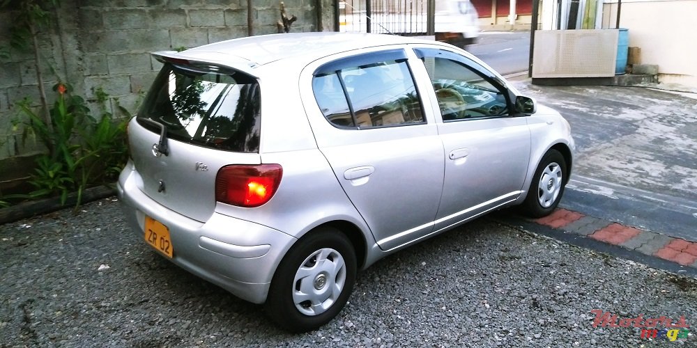2002' Toyota Vitz photo #3