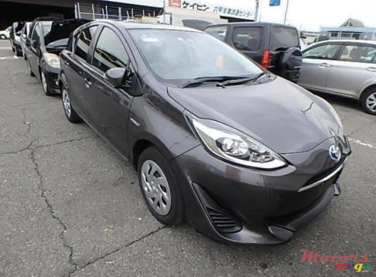 2017' Toyota Aqua photo #3