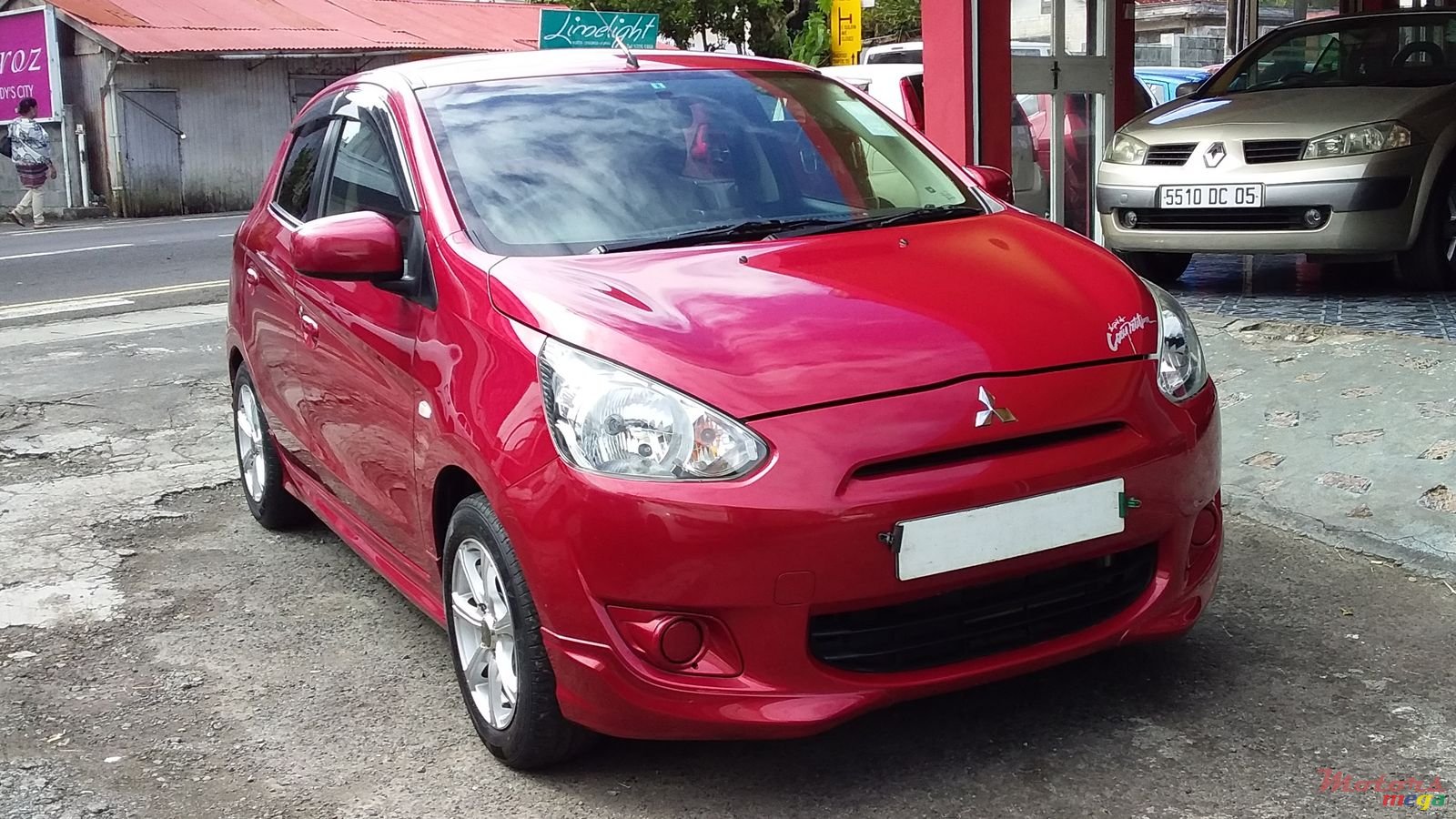 2013' Mitsubishi Mirage photo #1