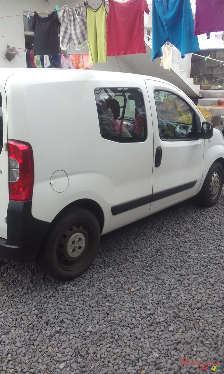 2013' Peugeot Partner photo #3