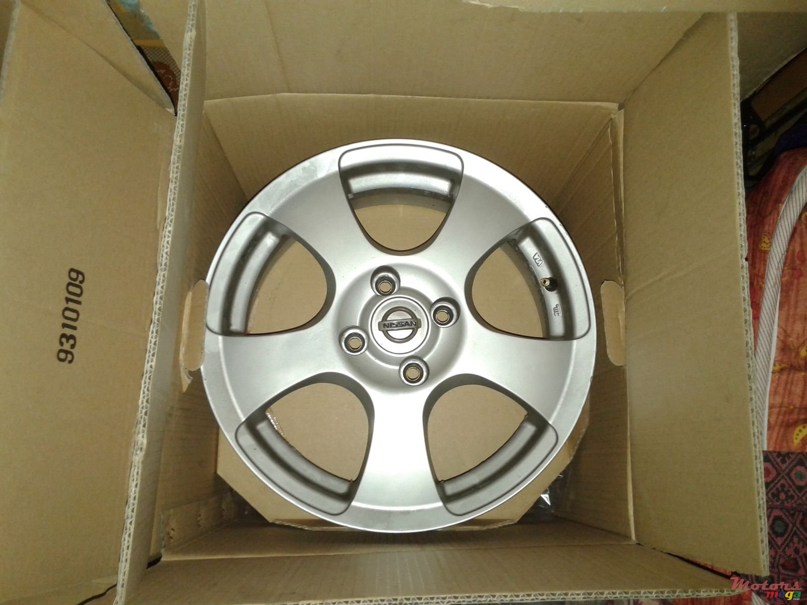 2000' Nissan photo #1