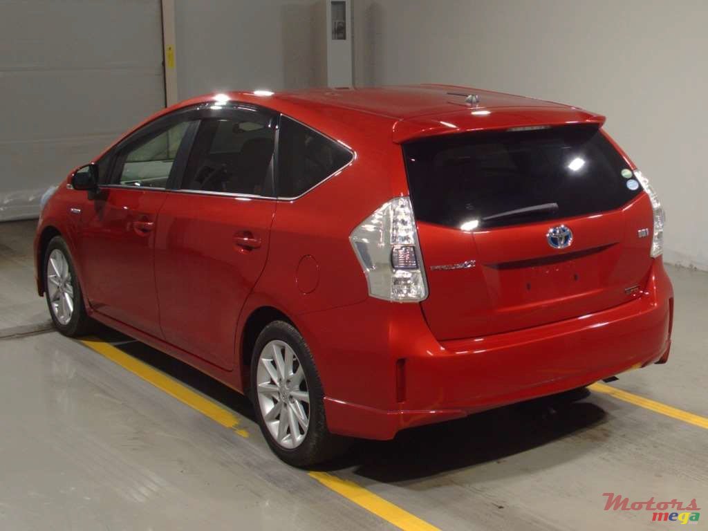 2013' Toyota Prius photo #2