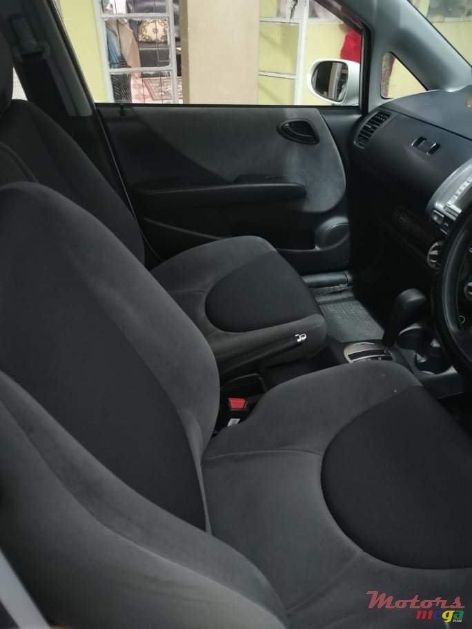 2006' Honda Fit photo #1