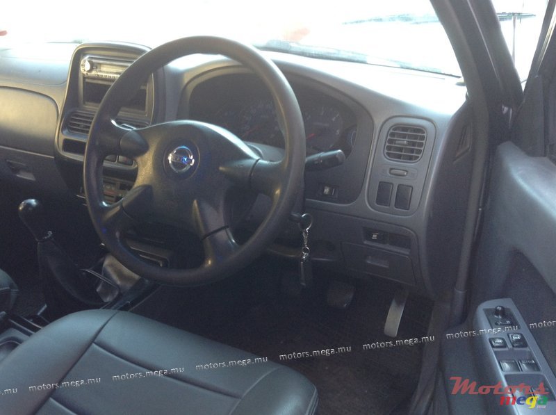 2006' Nissan Hardbody 4X2 photo #3