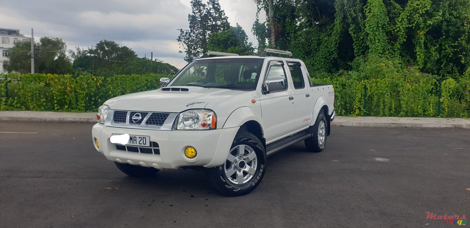 2020' Nissan Hardbody NP300 photo #2