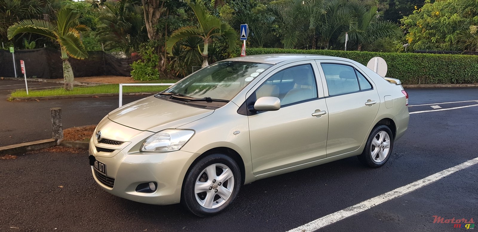 2007' Toyota Yaris Sedan photo #4