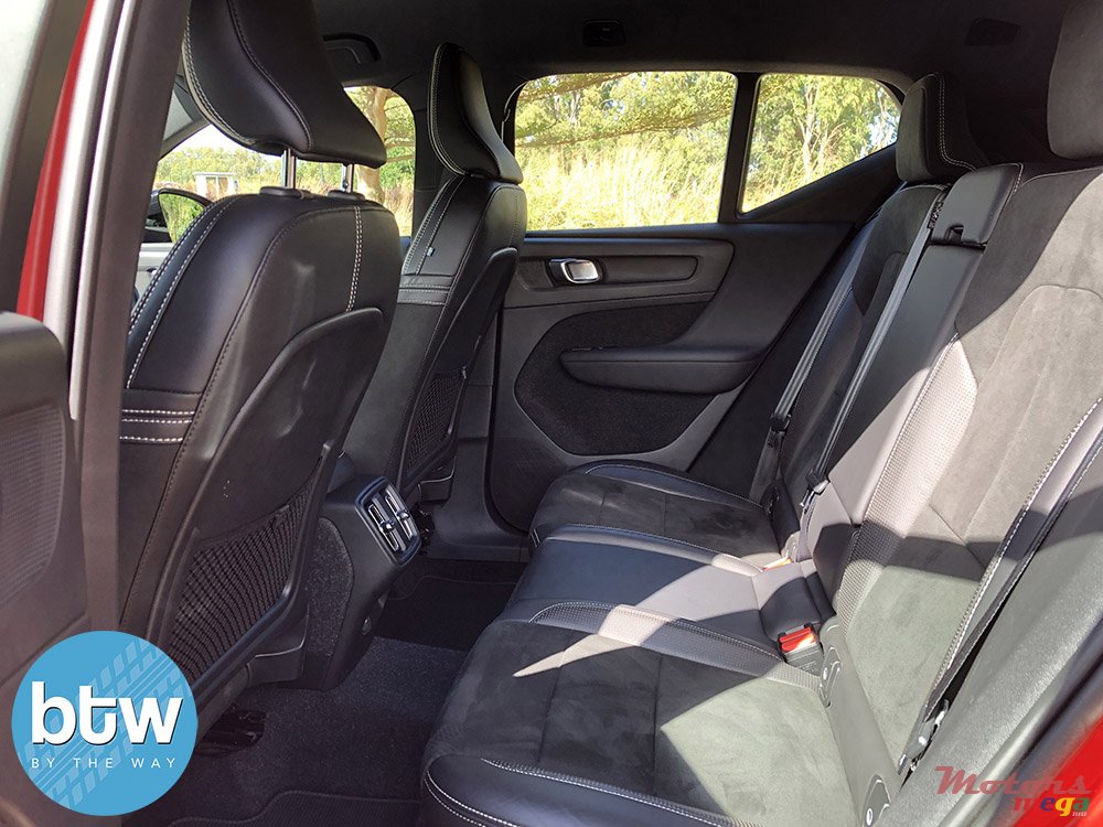 2021' Volvo XC40 R Design photo #5