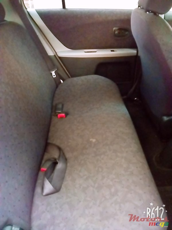 2010' Toyota Vitz photo #5