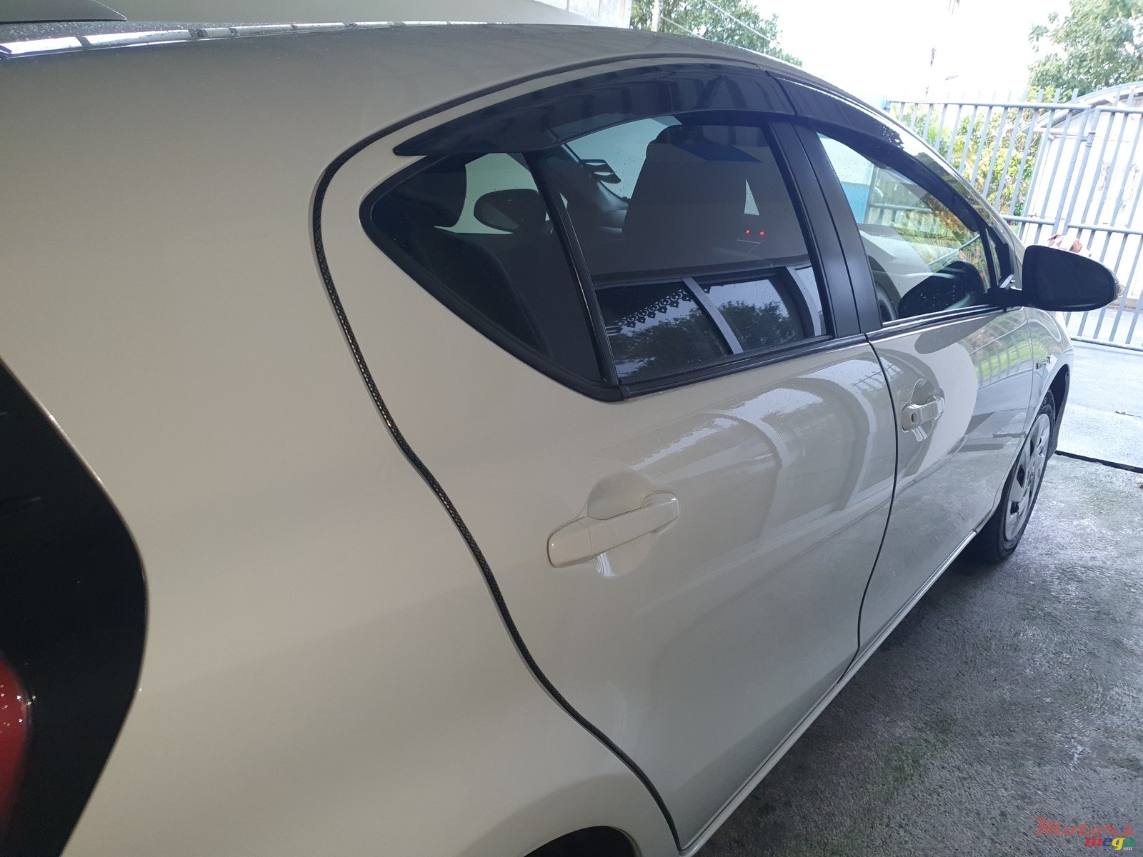 2016' Toyota Aqua photo #1