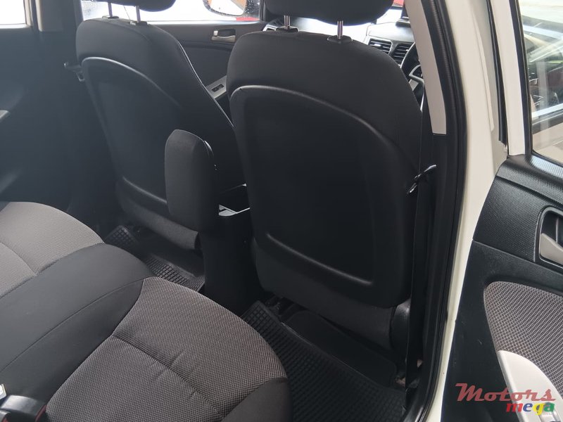 2014' Hyundai Accent photo #5