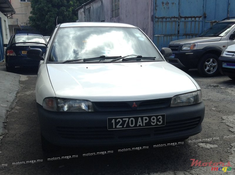 1993' Mitsubishi Lancer GL photo #1