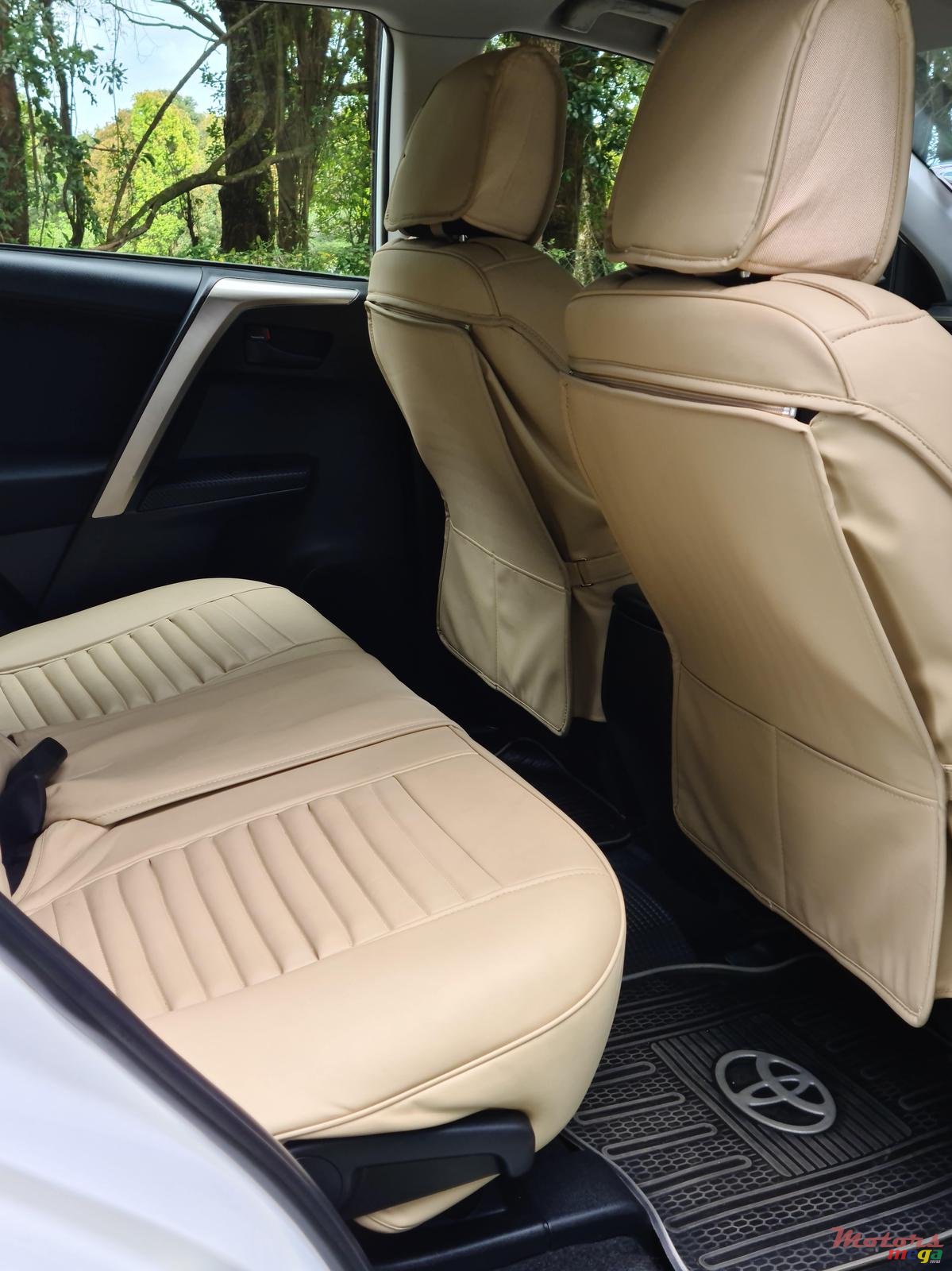 2013' Toyota RAV4 photo #5