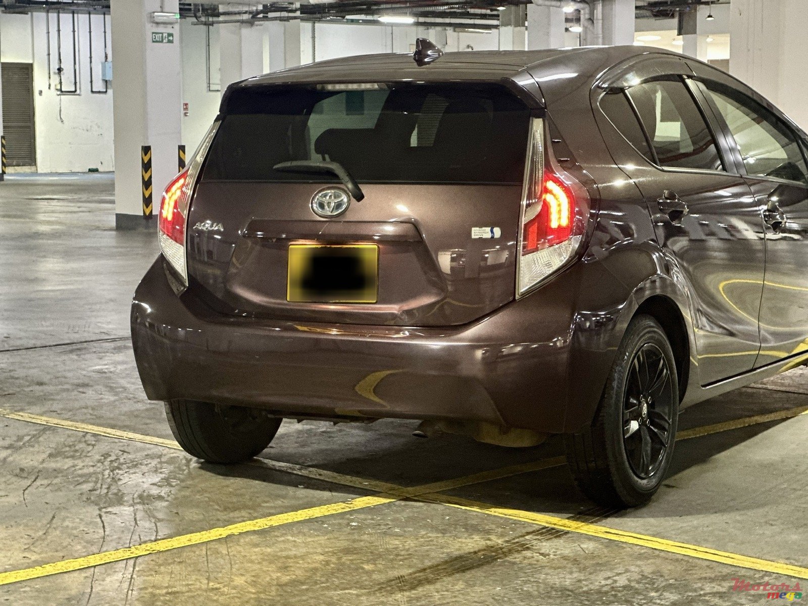 2015' Toyota Aqua photo #2