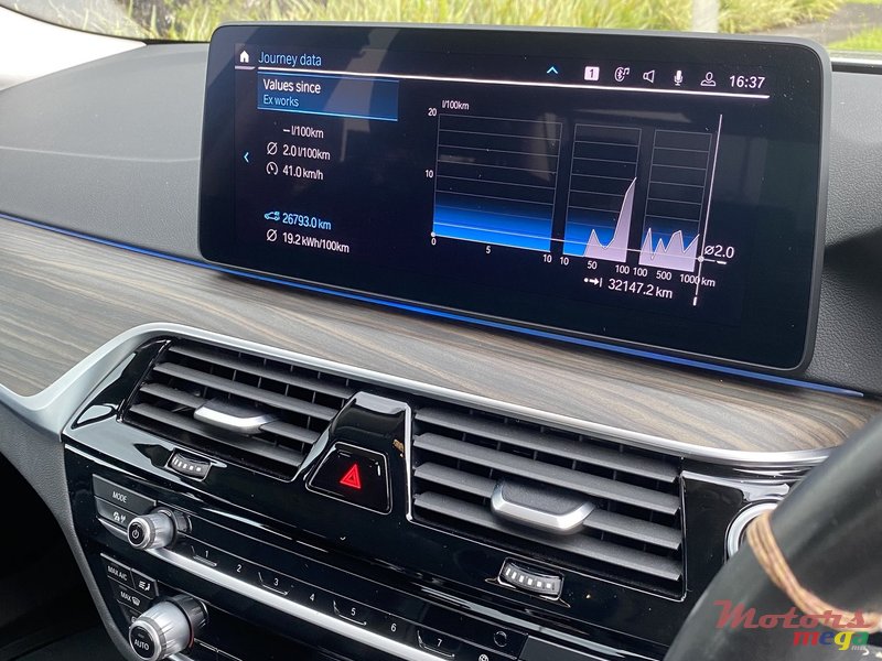 2022' BMW 530 photo #6