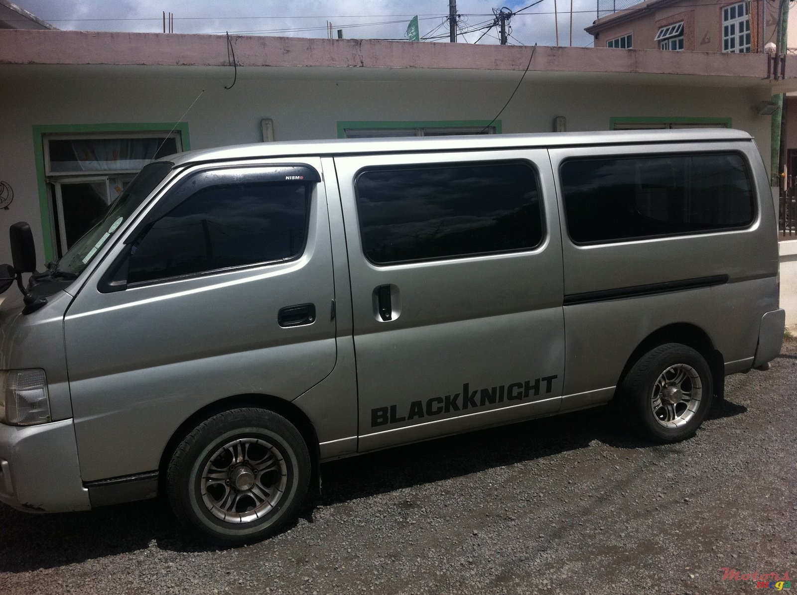 2004' Nissan Urvan photo #1