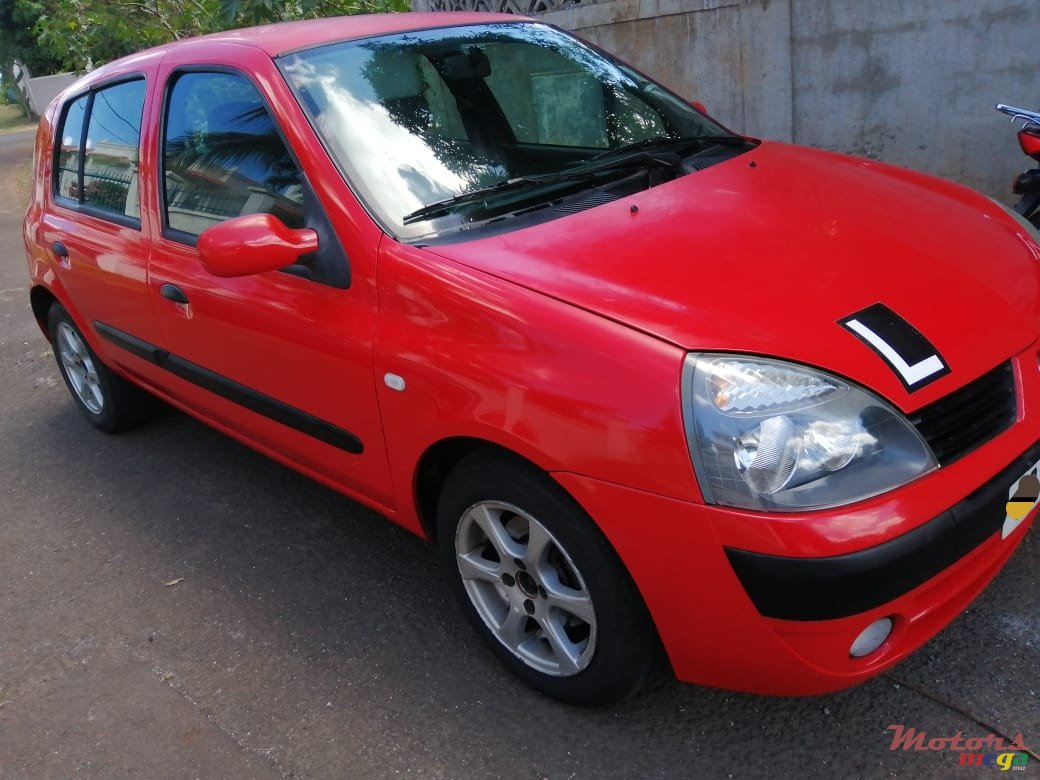 2005' Renault Clio photo #2